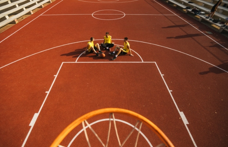 ludzie na&nbsp;boisku